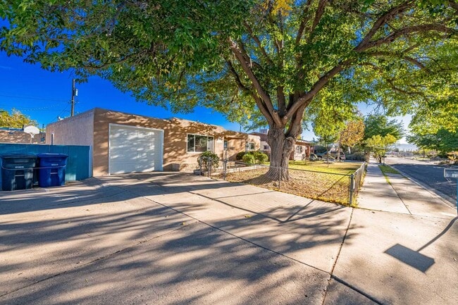 Building Photo - 1321 Delamar Ave NW