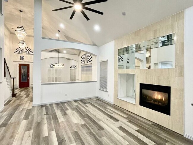Building Photo - Renovations Complete! Must see Available i...