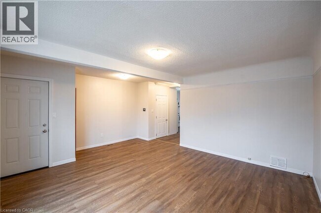 Photo du bâtiment - 66 Weir St S