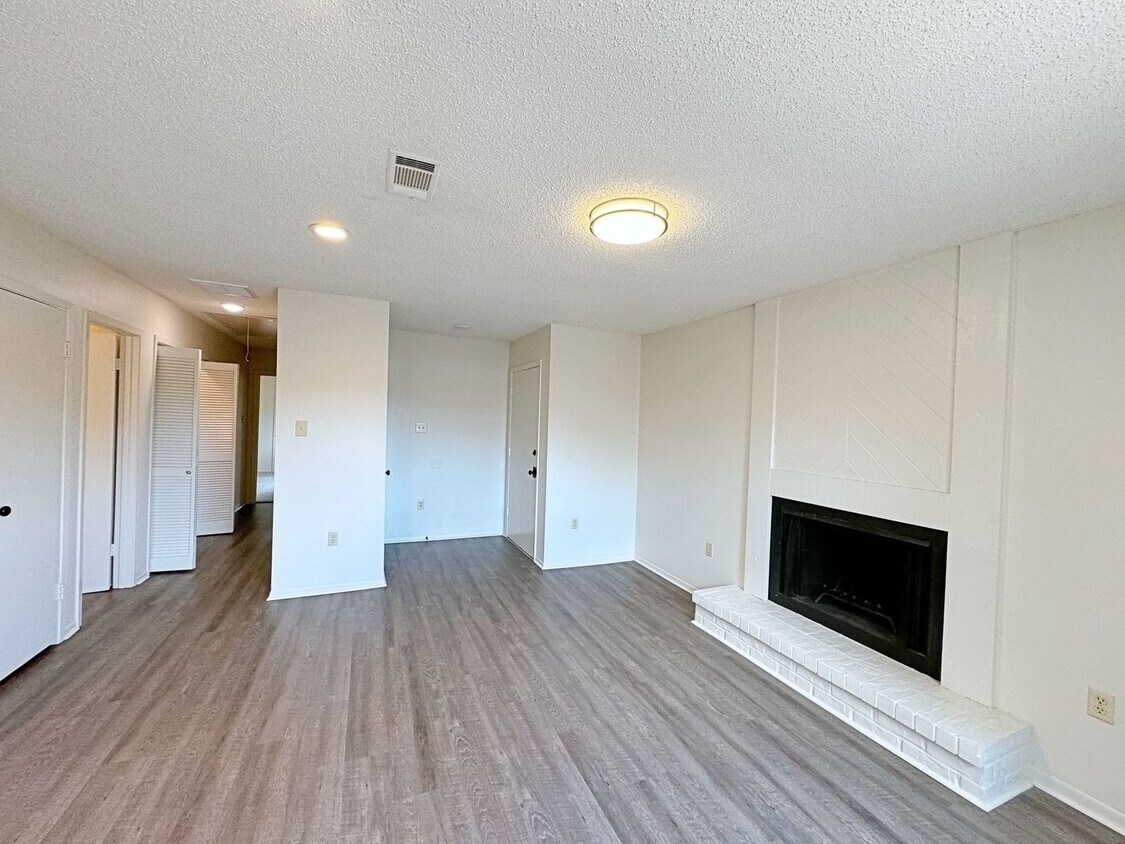 2 Bedroom Condo off Essen near local Hosp... - 2  Bedroom Condo off Essen near local Hosp...