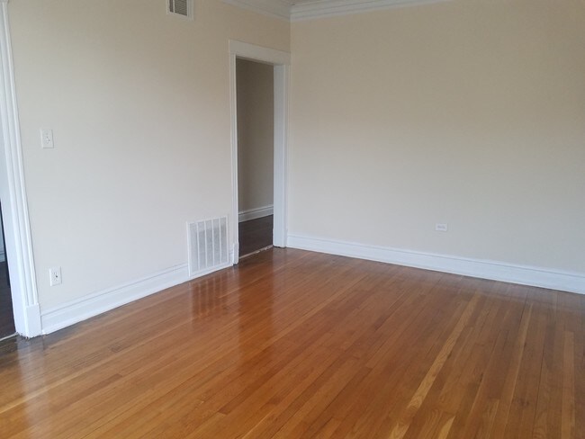 Building Photo - 2404 W 63rd St