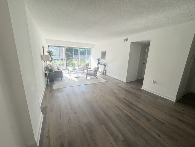 Building Photo - 1300 Army Navy Dr