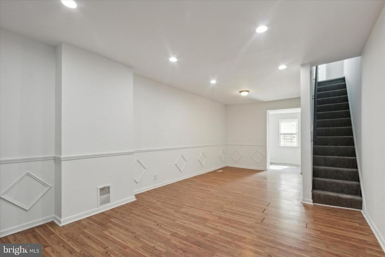 Welcome to this updated 2-bedroom, 1-bathr... - Welcome to this updated 2-bedroom, 1-bathr...