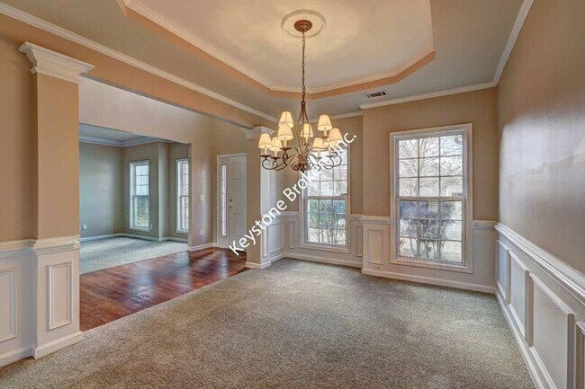Building Photo - 1220 Shelborne Way