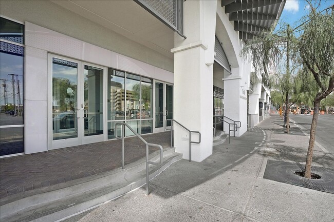 Foto del edificio - Luxury High-Rise Condo on Downtown Fremont...