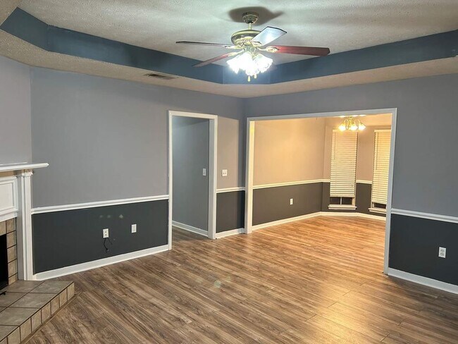 Building Photo - 1001 Red Oak Dr