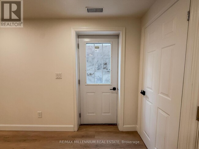 Building Photo - 14 Sallis Dr