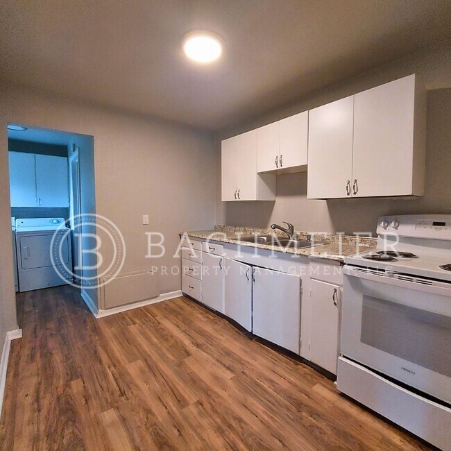 Foto del edificio - 456 SE Cherry St
