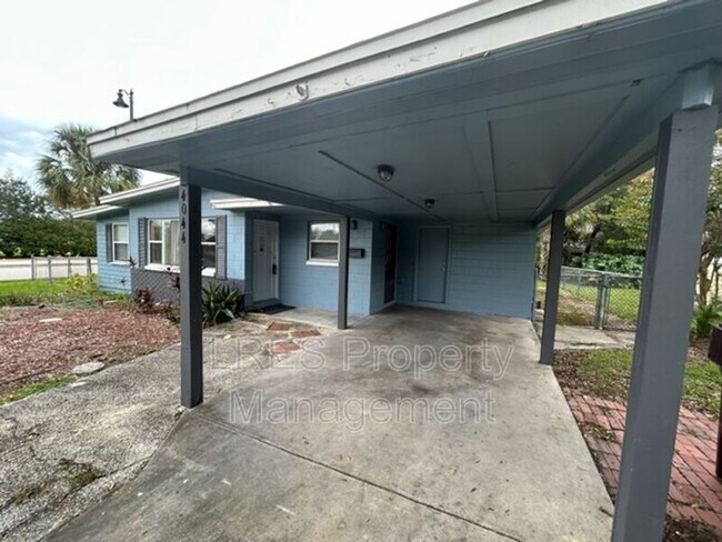 Foto del edificio - 4044 Bobolink Ln