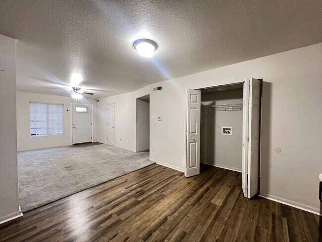 Foto del edificio - 120 Estate Ln