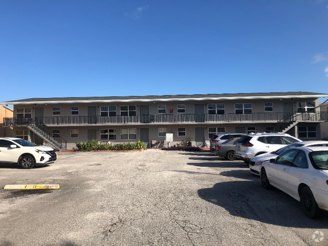Building Photo - 1611 Green Ln