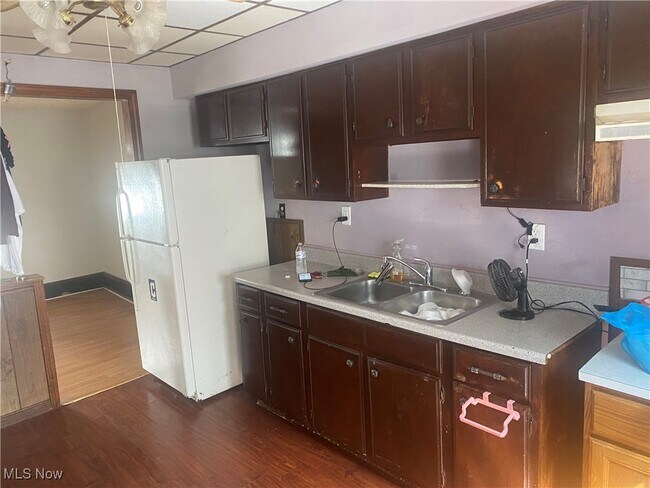 Foto del edificio - 1376 E 45th St