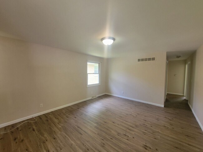 Foto del edificio - 3 +bedrooms /2 bath + Attached 2-car Garage Home -Available Now in Peoria!