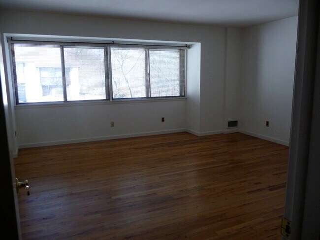 Foto del edificio - 160 Mead Ave