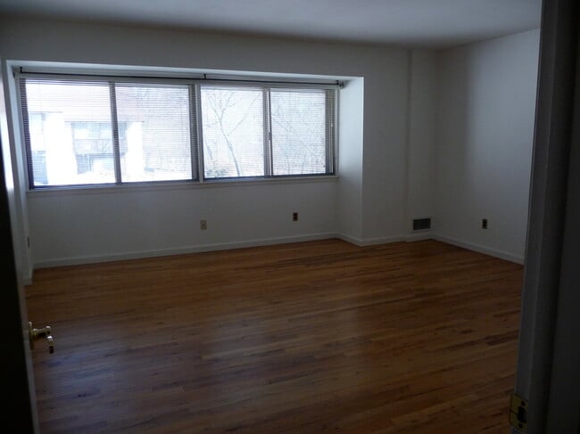 Photo - 160 Mead Ave Townhome