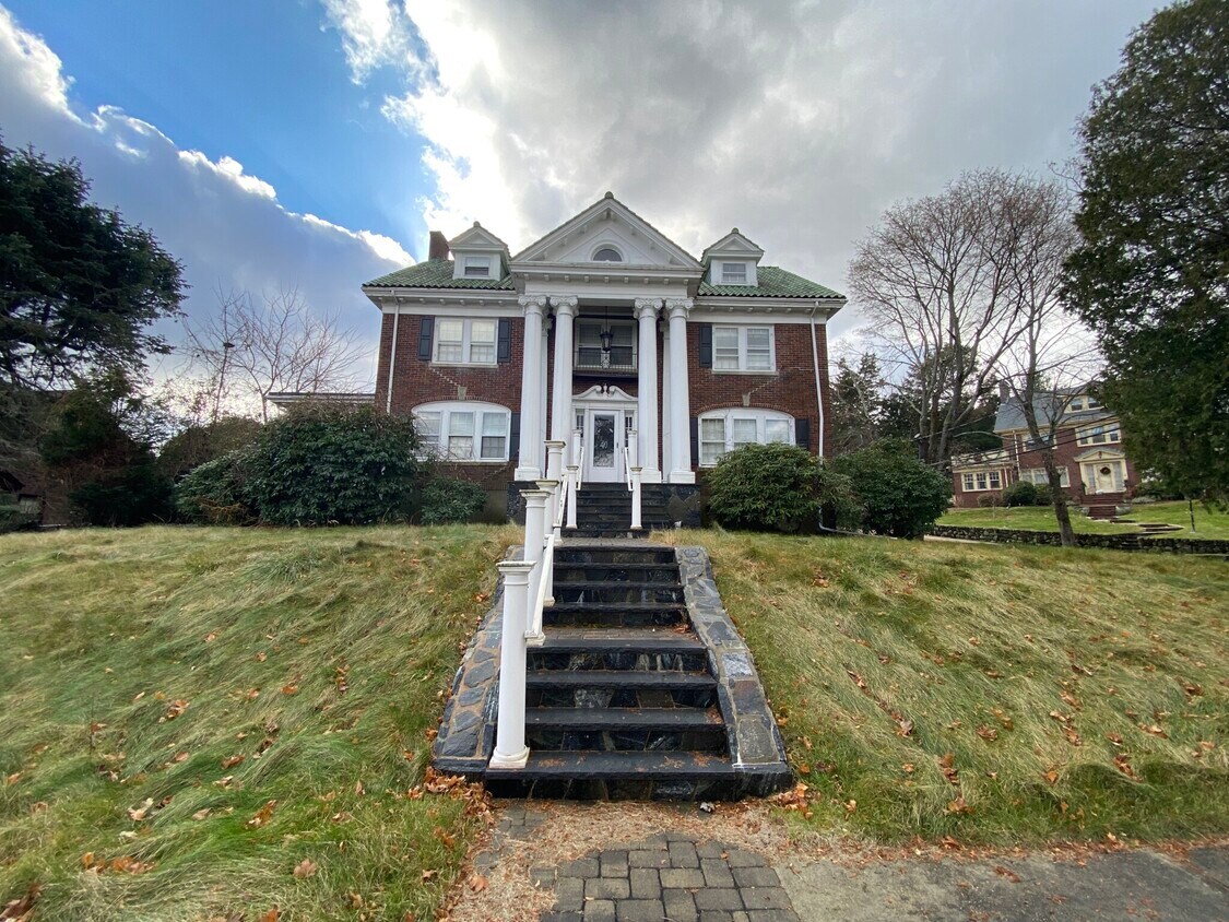 40 Hutchinson Rd, Arlington, MA 02474 House Rental in Arlington, MA