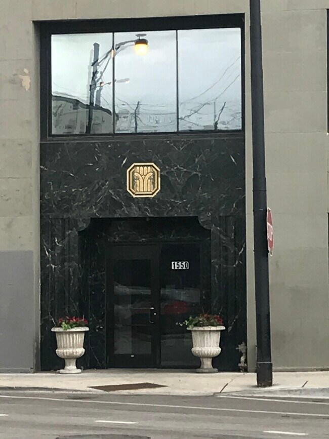 Foto del edificio - 1550 S Blue Island Ave