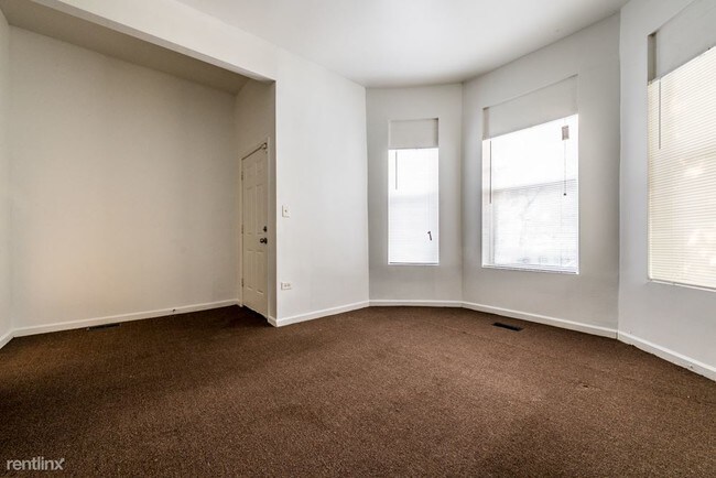 Building Photo - 4 br, 1.5 bath Apartment - 1224 S Troy St