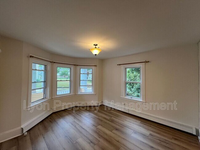 Foto del edificio - 36 Hillside Ave