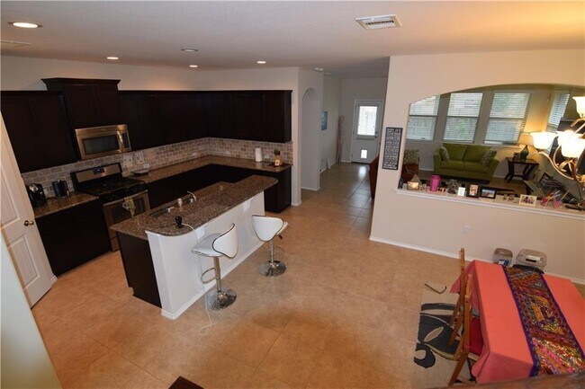 Foto del edificio - 325 Banin Malone Ln