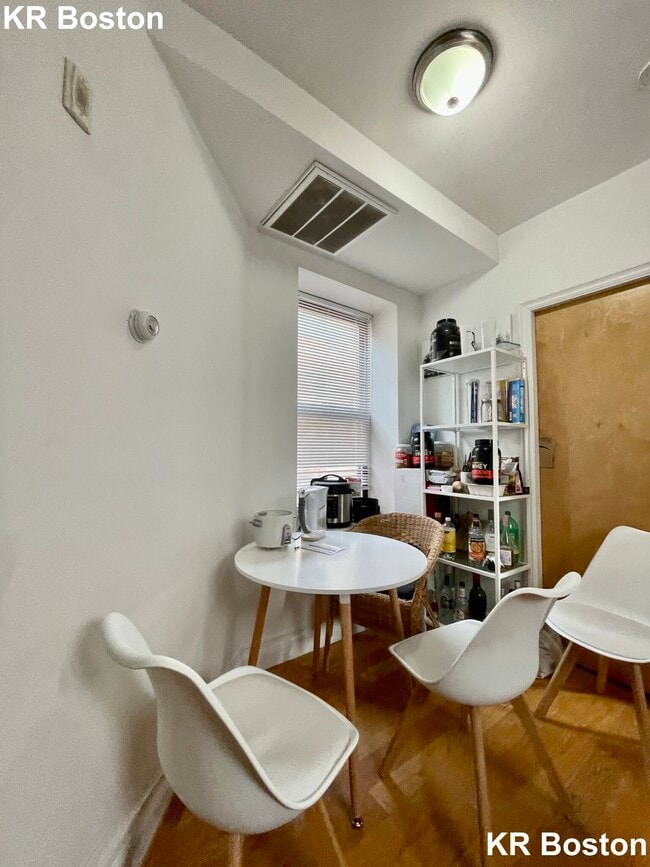 Building Photo - 66 Louis Prang St