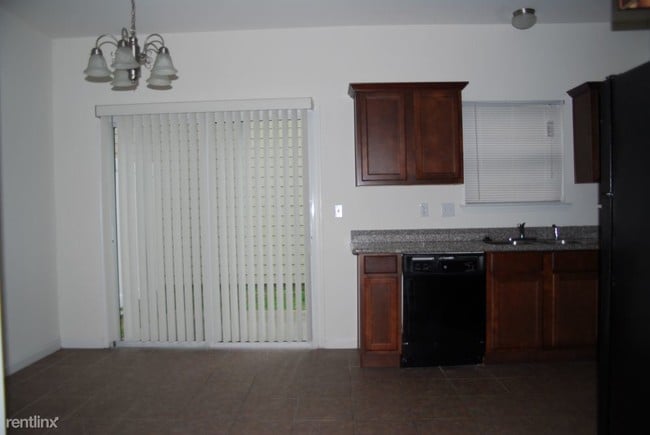 Building Photo - 633 Layton Cv