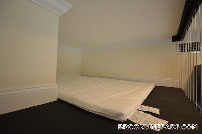 Foto del edificio - 1689 Beacon St