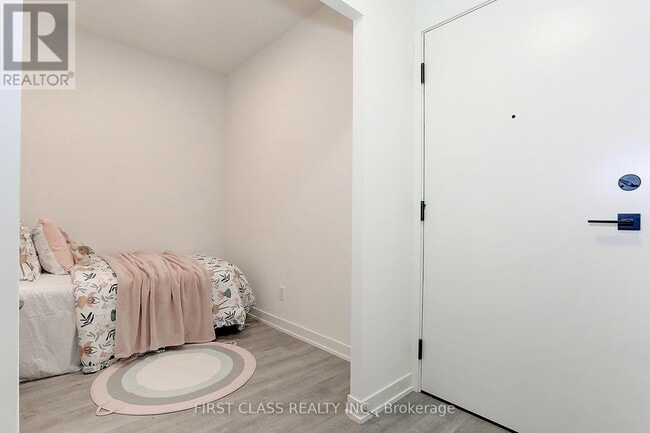 Building Photo - 38 Simcoe Promenade