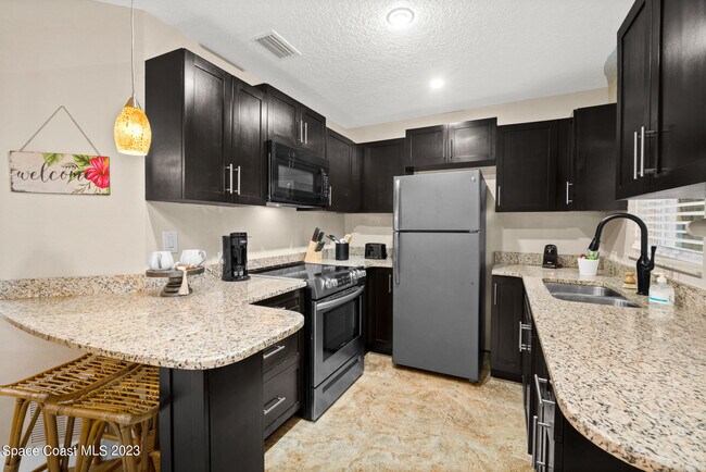 Building Photo - 1672 Pineapple Ave
