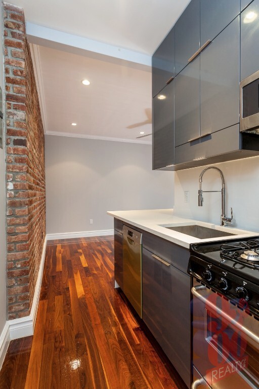 Building Photo - 1590 Lexington Ave