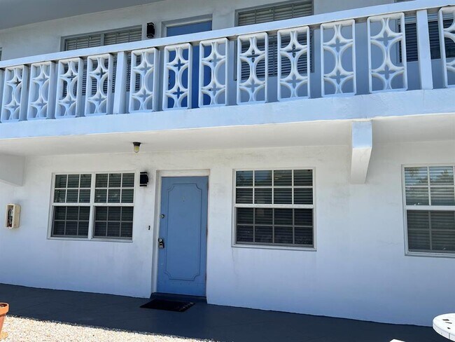 Foto del edificio - 3220 NE 10th St