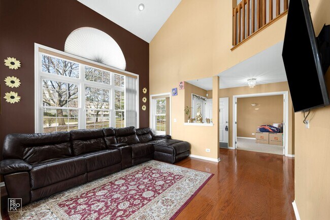 Foto del edificio - Gorgeous End Unit with 3 Bed/2.5 Baths and 2 Car Garage!