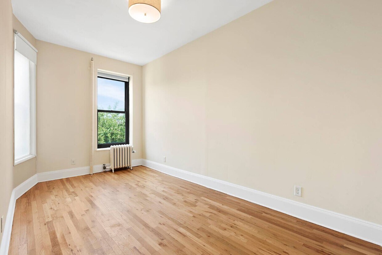 Primary Photo - 182 5th Ave