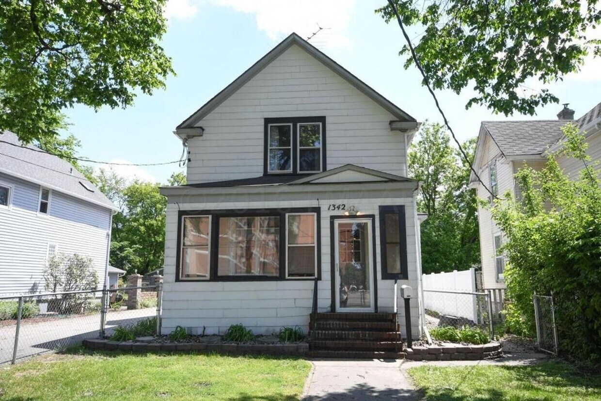 4 Bedroom House Near Downtown Fargo!! House Rental in Fargo, ND