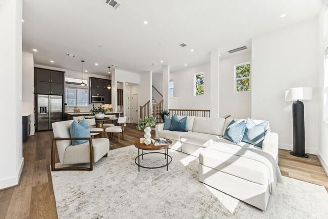 Foto del edificio - 2125 Hoskins Dr