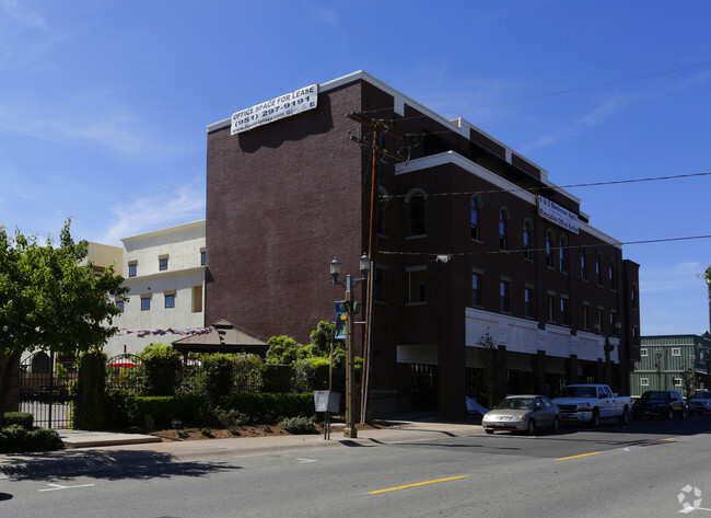 Building Photo - Front Street Plaza