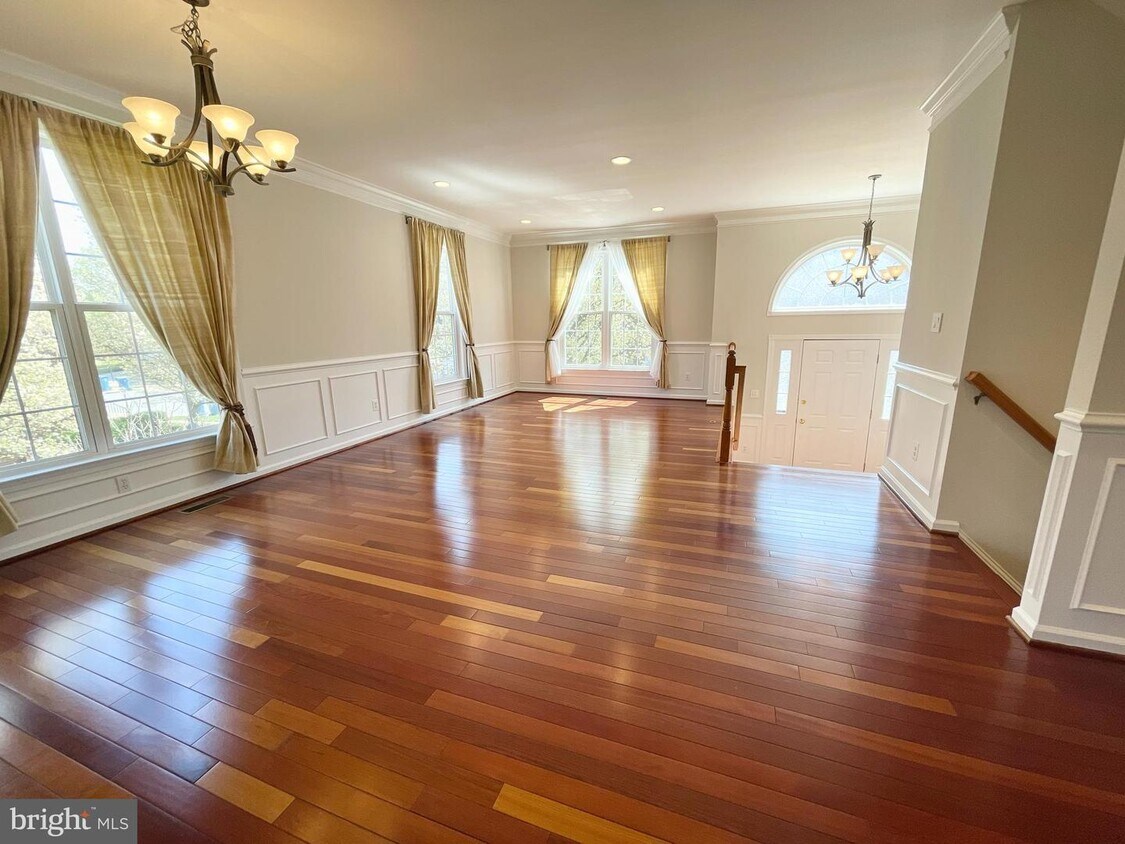 43858 Sandburg Square, Ashburn, VA 20147 Townhouse for Rent in