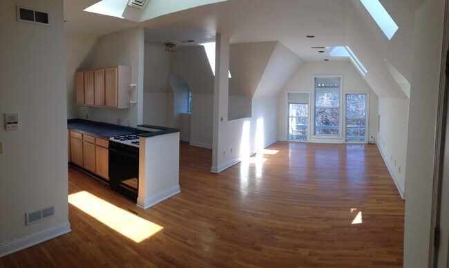 Living - 2149 Sinton Ave