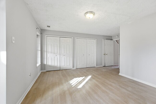 Building Photo - Updated 3 BR/2.5 BA Townhome in Dorsey Hall!