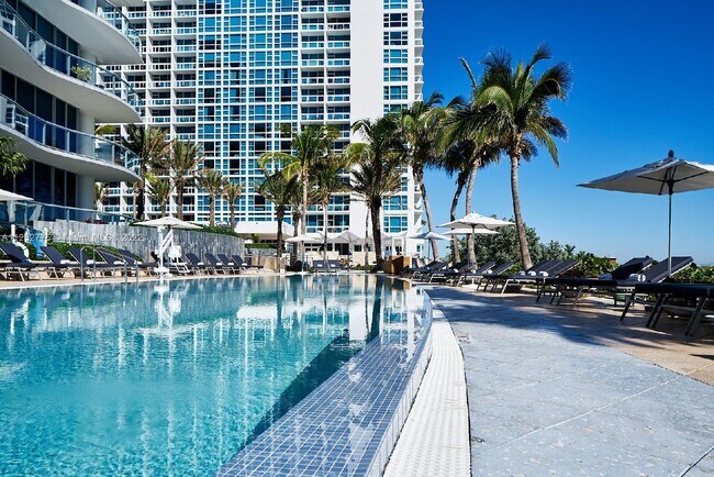 Foto del edificio - 6801 Collins Ave