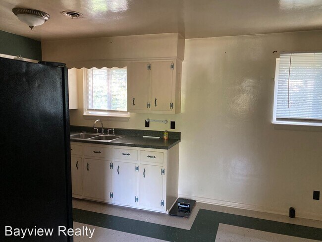 Building Photo - 2 br, 1 bath House - 3875 Wake Cir. Apt. B