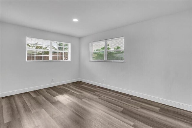 Foto del edificio - 301 NE 42nd Ct