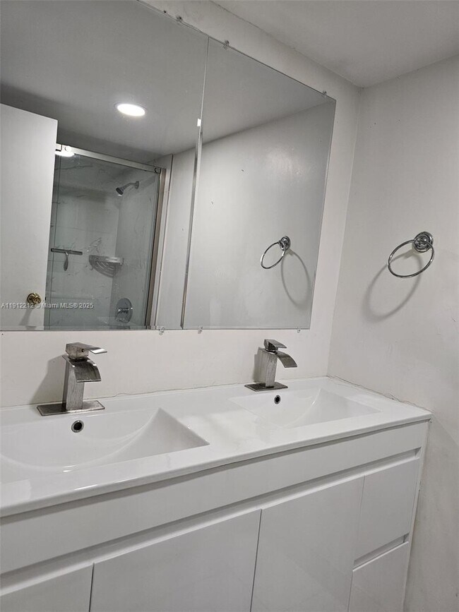 Foto del edificio - 2000 Atlantic Shores Blvd