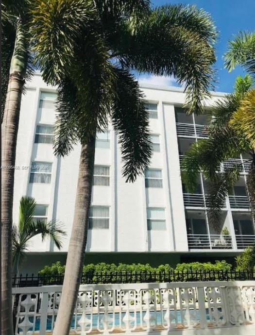 Foto del edificio - 2425 NE 135th St