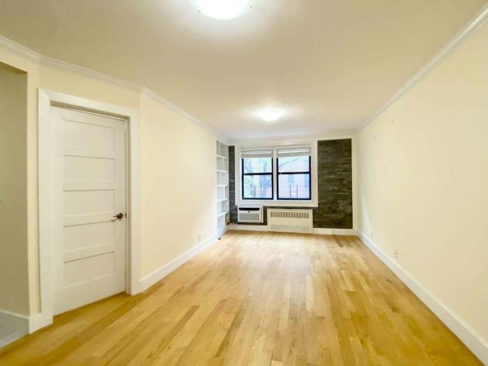 Foto principal - 3 bedroom in Bronx NY 10463