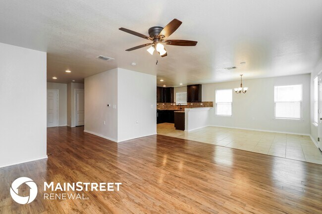 Building Photo - 7435 Bluebonnet Bay