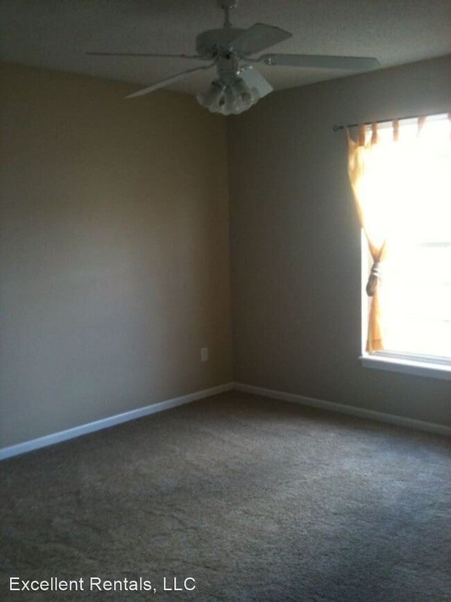 Building Photo - 3 br, 3 bath House - 1231 SE Rosehill Dr.