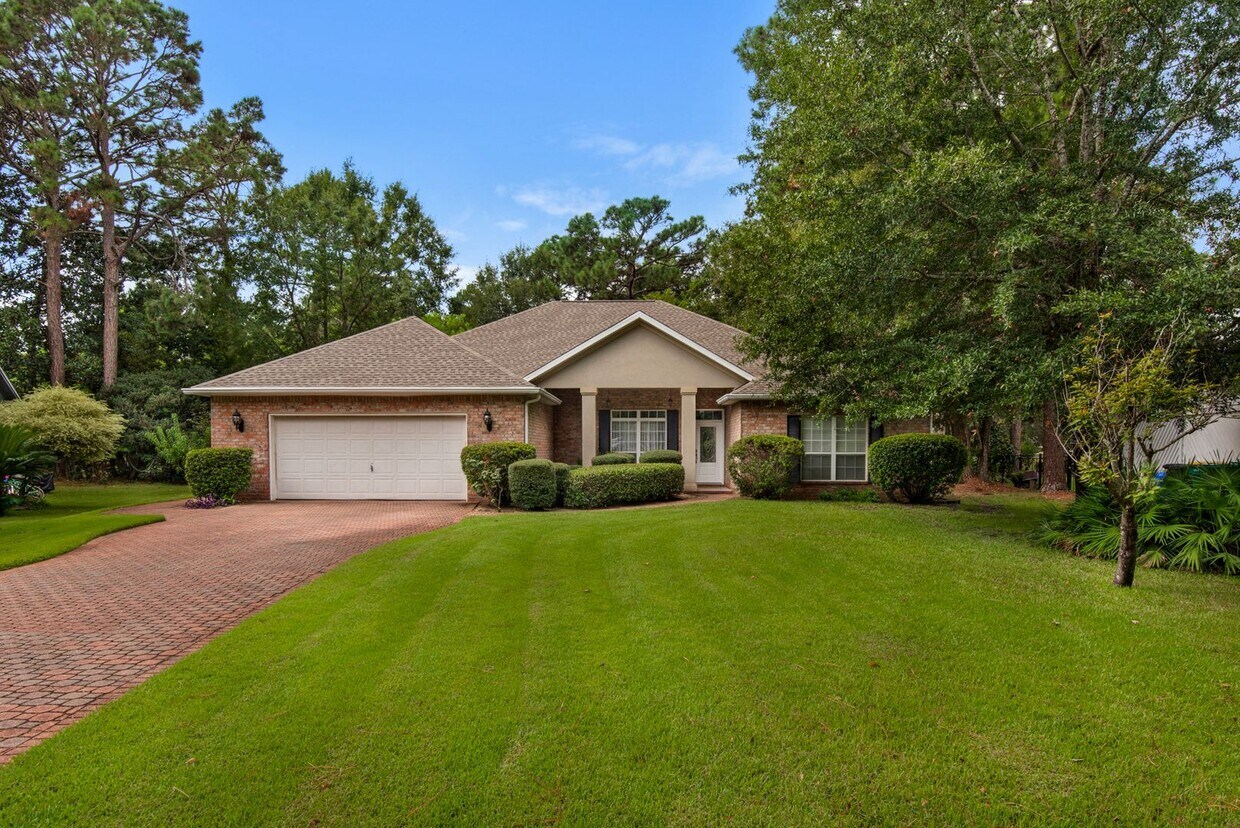 Foto principal - Spacious & updated home in the heart of Bl...