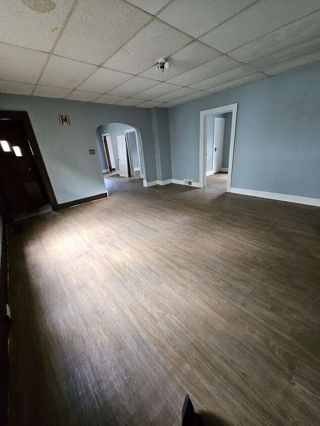 Primary Photo - Lower 2 bedroom unit ALL UTILITIES INCLUDED