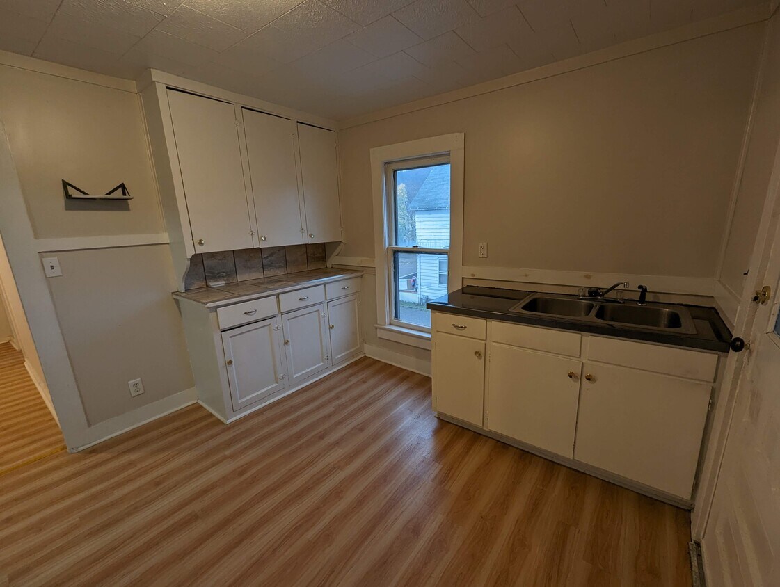 18 Charlotte Ave, Bradford, PA 16701 Townhome Rentals in Bradford PA